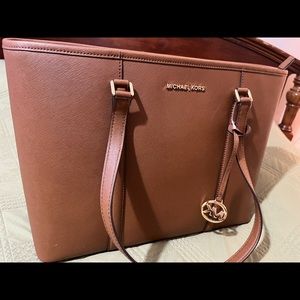 New w/o tags Michael Kors large tote brown saffiano leather